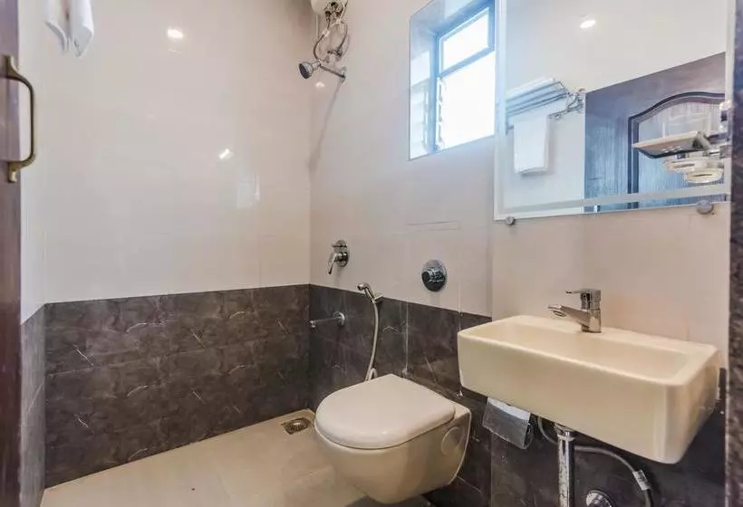 ホテル Oyo Rooms Near Kokilaben Hospital