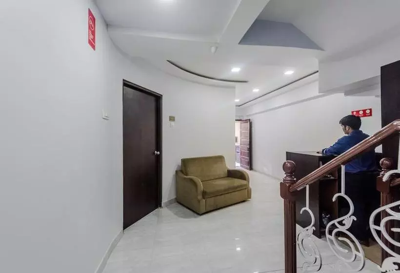 ホテル Oyo Rooms Near Kokilaben Hospital