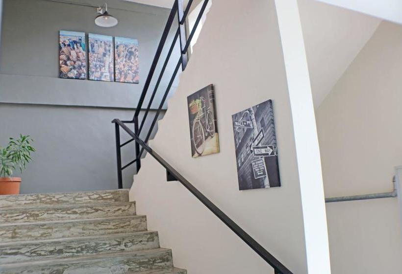 هتل Zen Rooms F. Torralba St