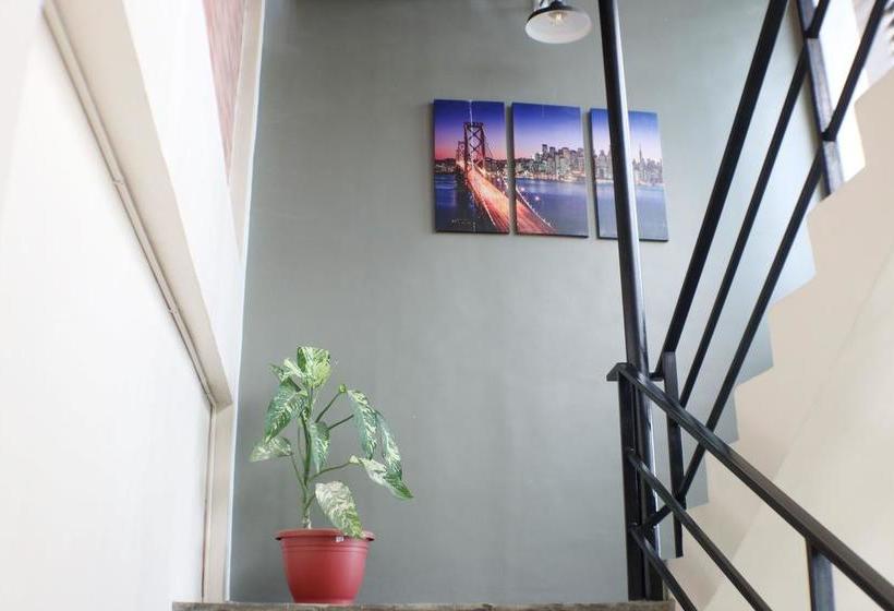 هتل Zen Rooms F. Torralba St