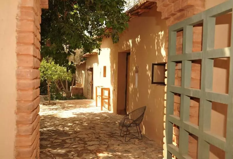 تختخواب و صبحانه Dar Al Hossoun