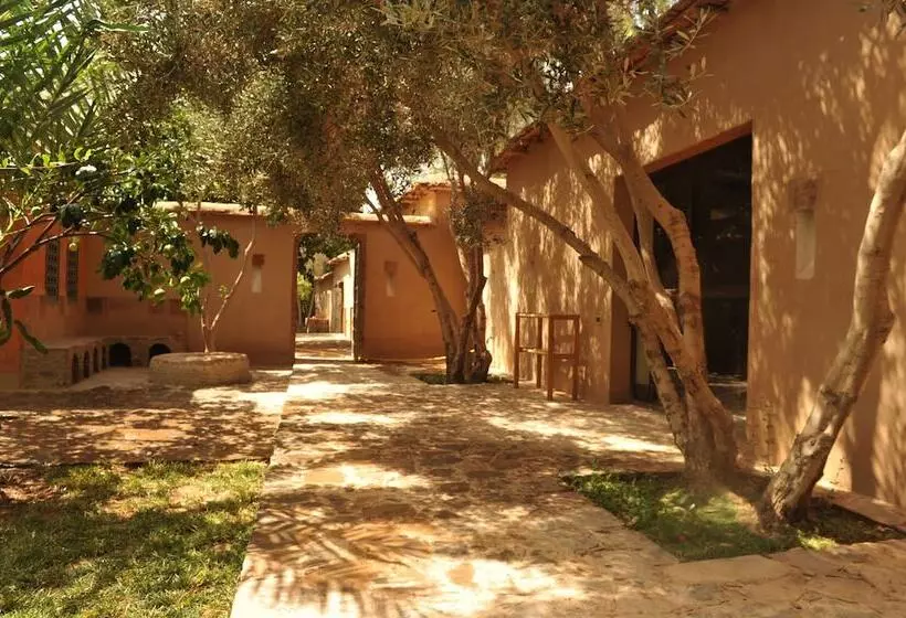 تختخواب و صبحانه Dar Al Hossoun