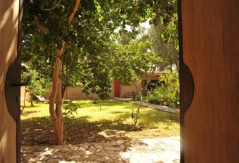 تختخواب و صبحانه Dar Al Hossoun