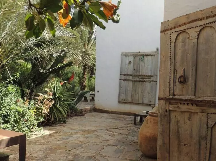 تختخواب و صبحانه Dar Al Hossoun