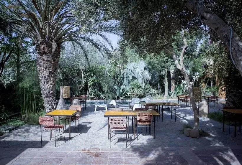 تختخواب و صبحانه Dar Al Hossoun