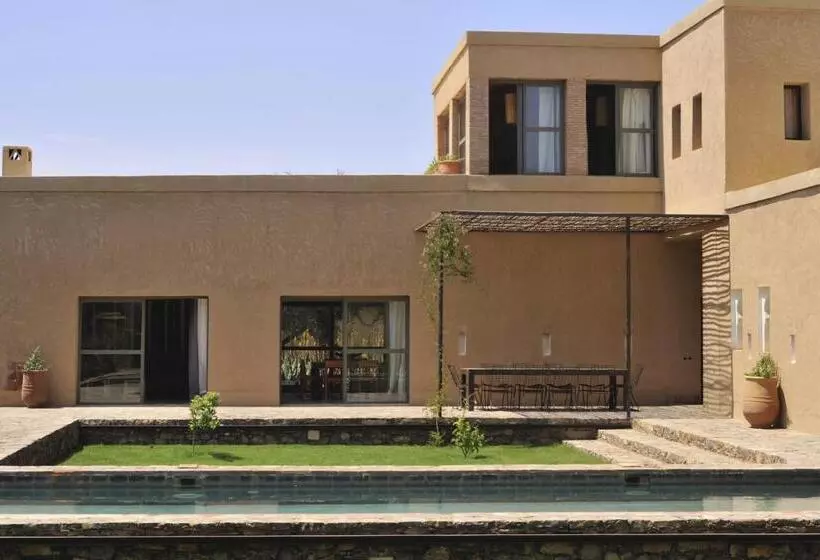 تختخواب و صبحانه Dar Al Hossoun