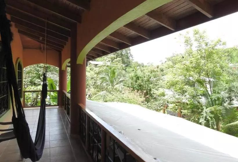 تختخواب و صبحانه Osa House   Drake Bay