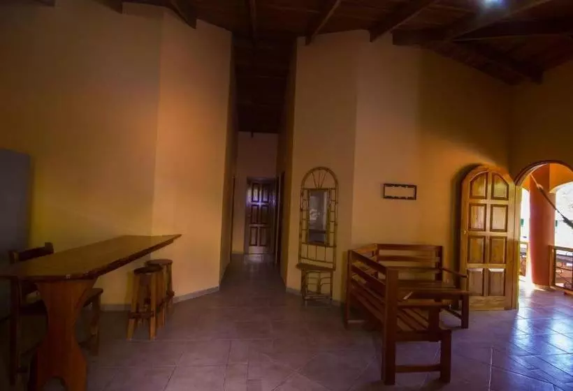 تختخواب و صبحانه Osa House   Drake Bay