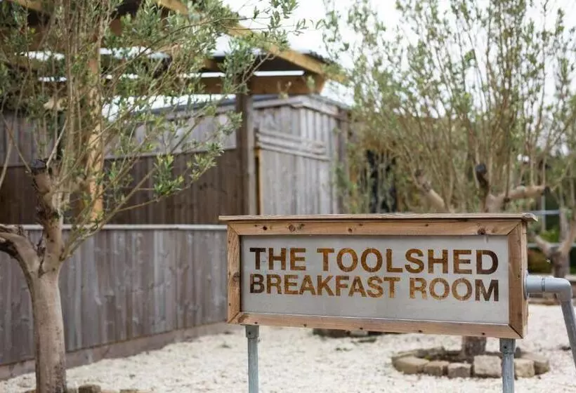 تختخواب و صبحانه Owen House Farm