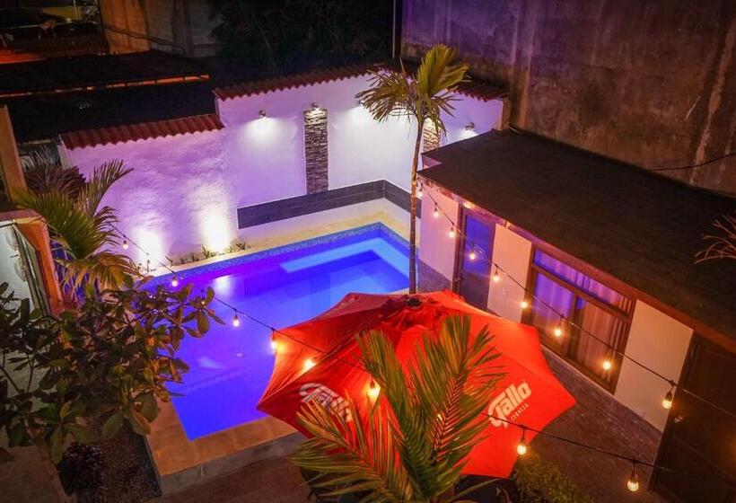 El Delfin Hotel Y Restaurante