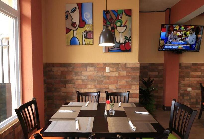 El Delfin Hotel Y Restaurante