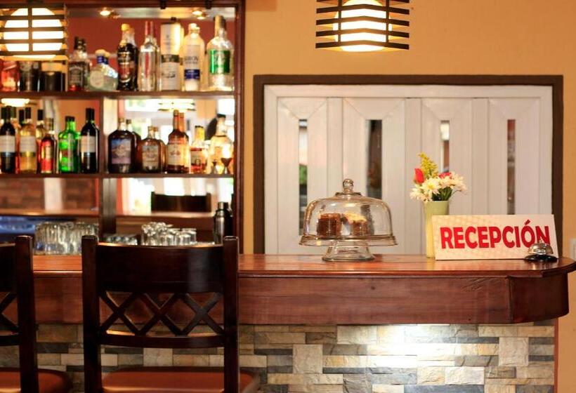 El Delfin Hotel Y Restaurante