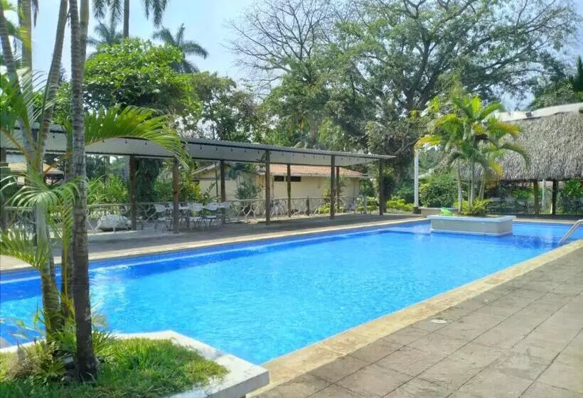هتل La Colonia