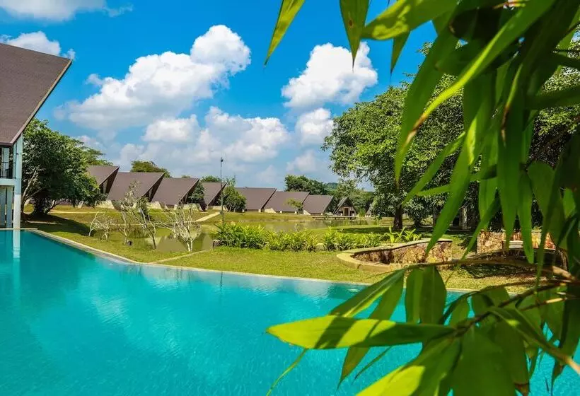 هتل Liyya Water Villas