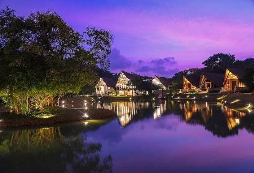هتل Liyya Water Villas