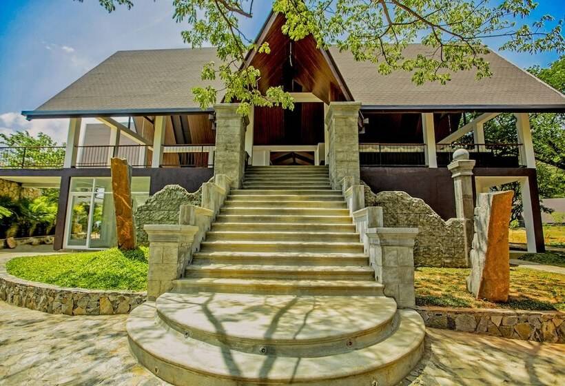 فندق Liyya Water Villas