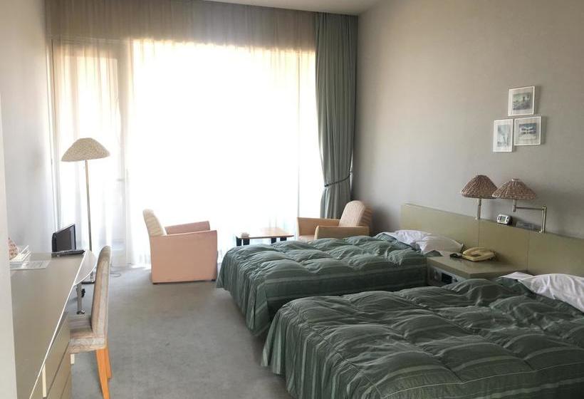 Hotelli Miyazaki Kokusai Kuko Country Club Lodge