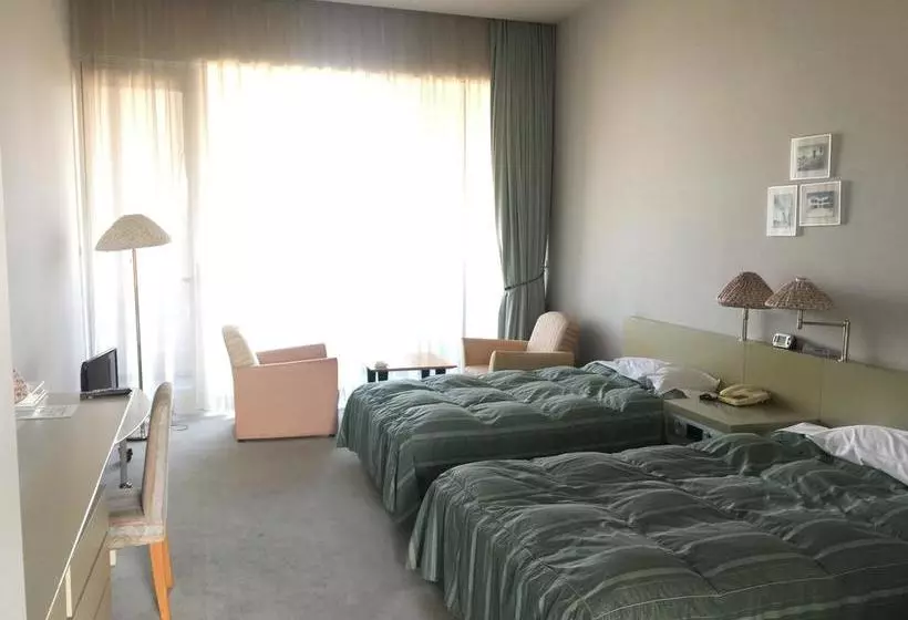 Hotelli Miyazaki Kokusai Kuko Country Club Lodge
