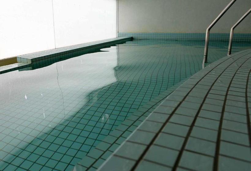 Hotelli Miyazaki Kokusai Kuko Country Club Lodge