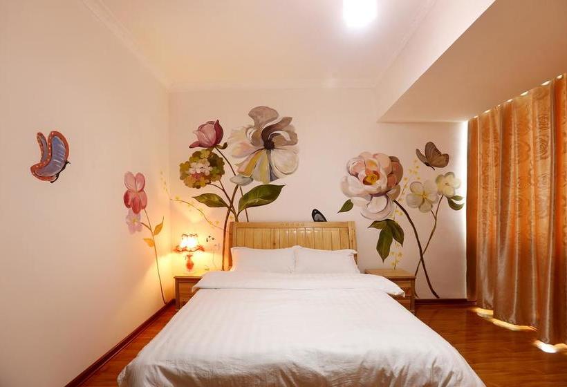 Flower House Girl Youth Hostel