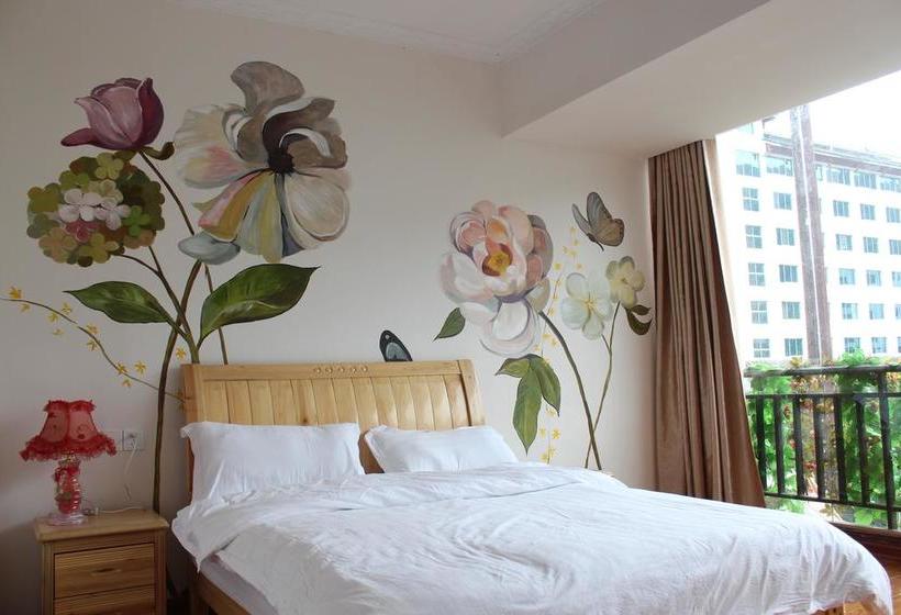 Flower House Girl Youth Hostel