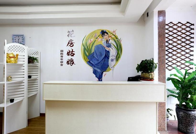 Flower House Girl Youth Hostel