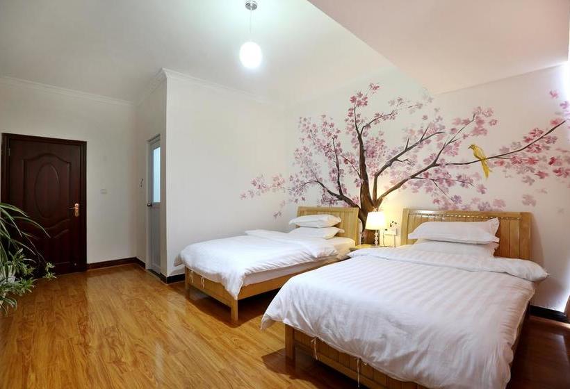 Flower House Girl Youth Hostel