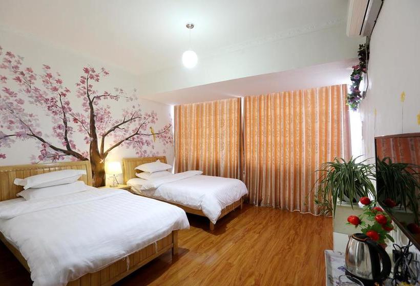 Flower House Girl Youth Hostel