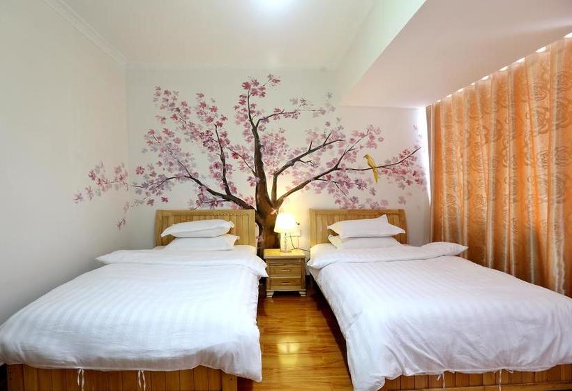 Flower House Girl Youth Hostel