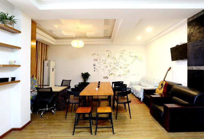 Flower House Girl Youth Hostel