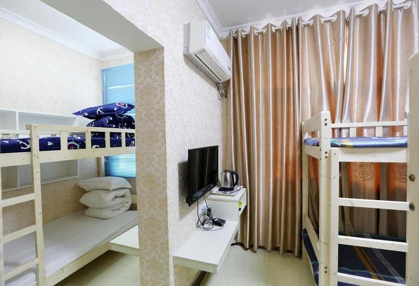 Flower House Girl Youth Hostel