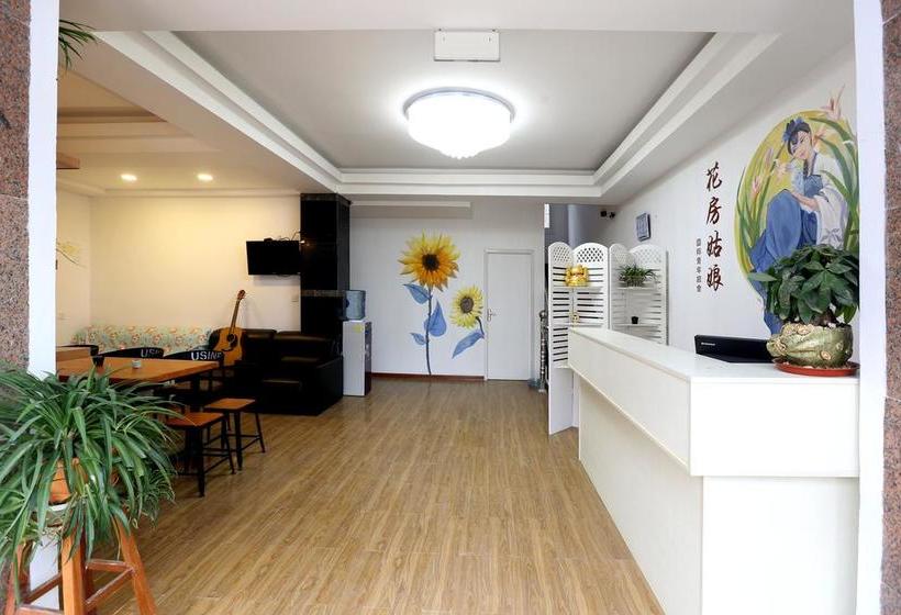 Flower House Girl Youth Hostel