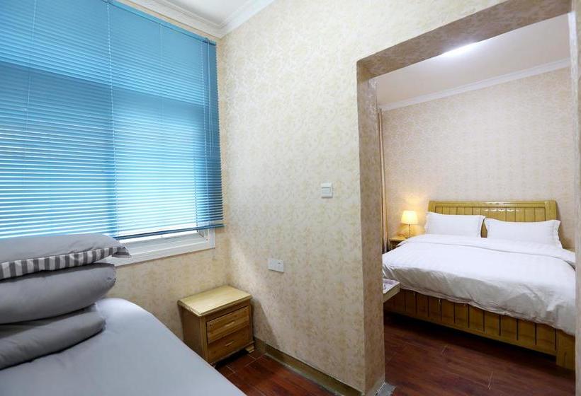 Flower House Girl Youth Hostel