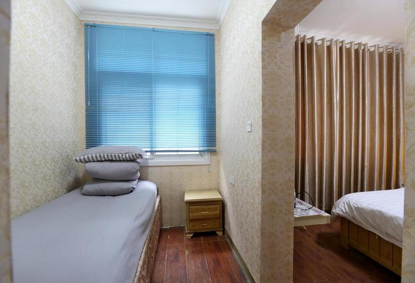 Flower House Girl Youth Hostel