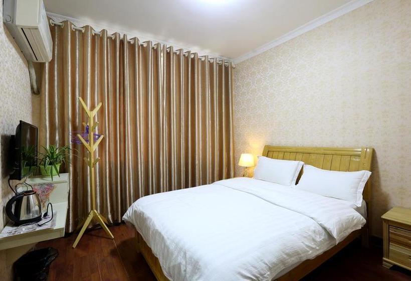 Flower House Girl Youth Hostel