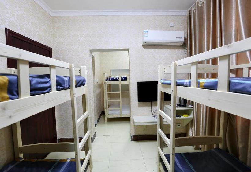 Flower House Girl Youth Hostel