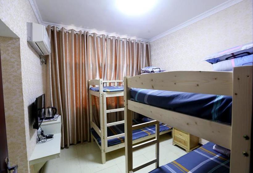 Flower House Girl Youth Hostel