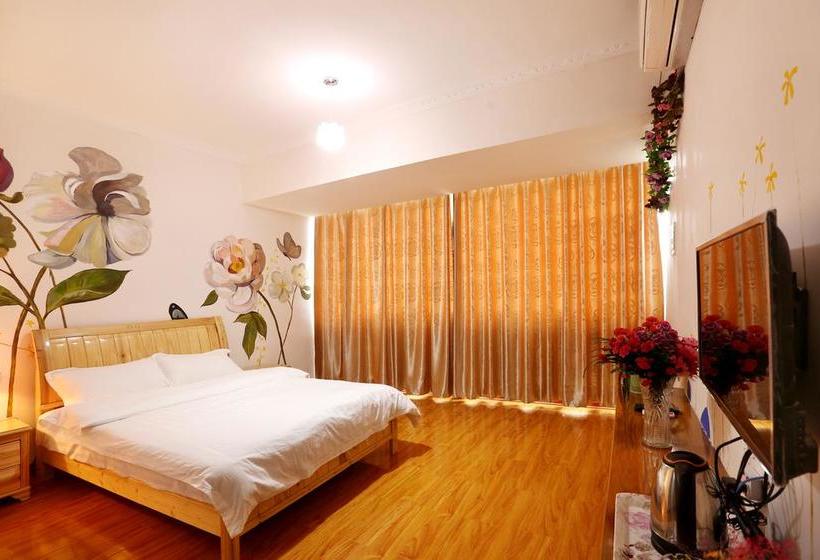 Flower House Girl Youth Hostel