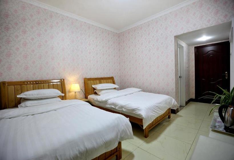 Flower House Girl Youth Hostel