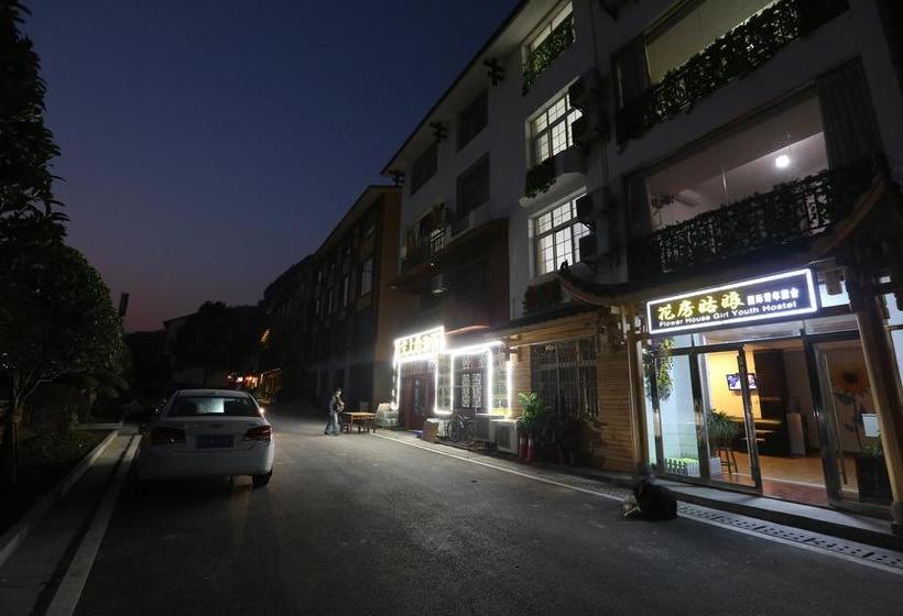 Flower House Girl Youth Hostel