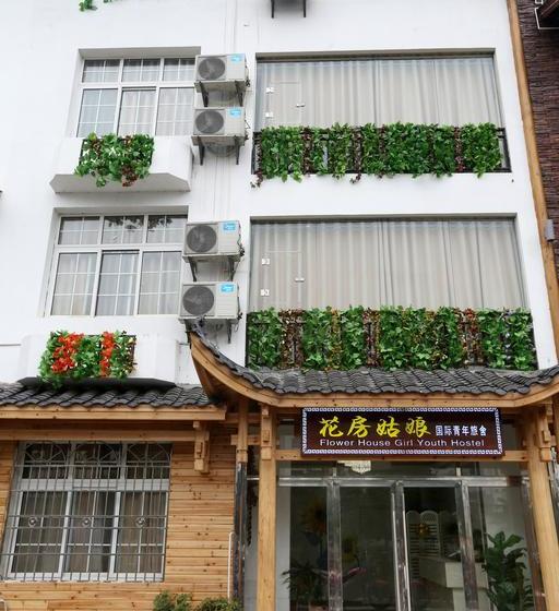 Flower House Girl Youth Hostel