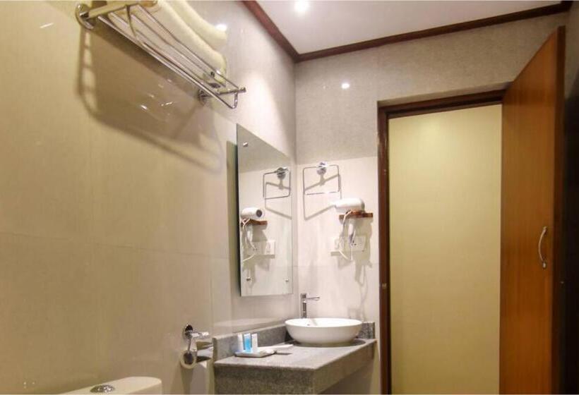 هتل Kuti Resort & Spa