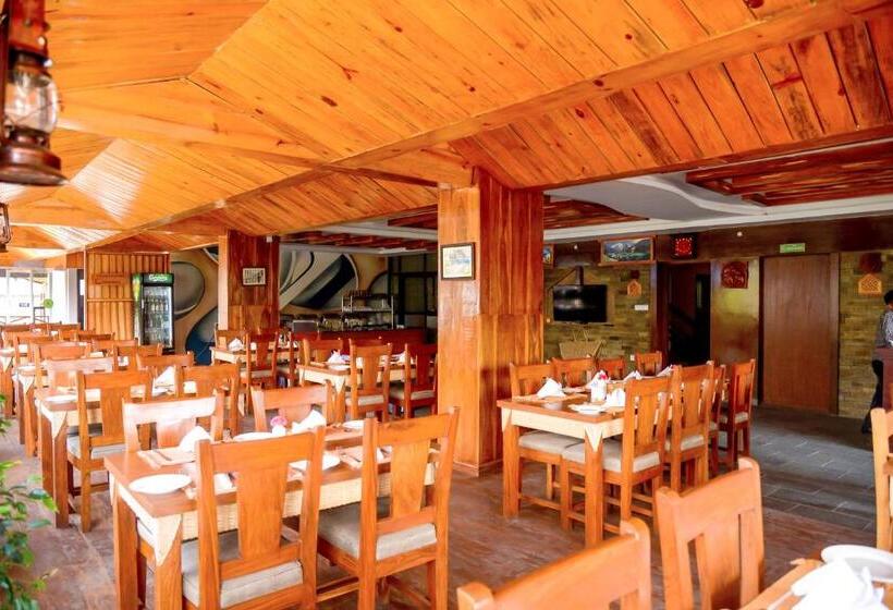 هتل Kuti Resort & Spa