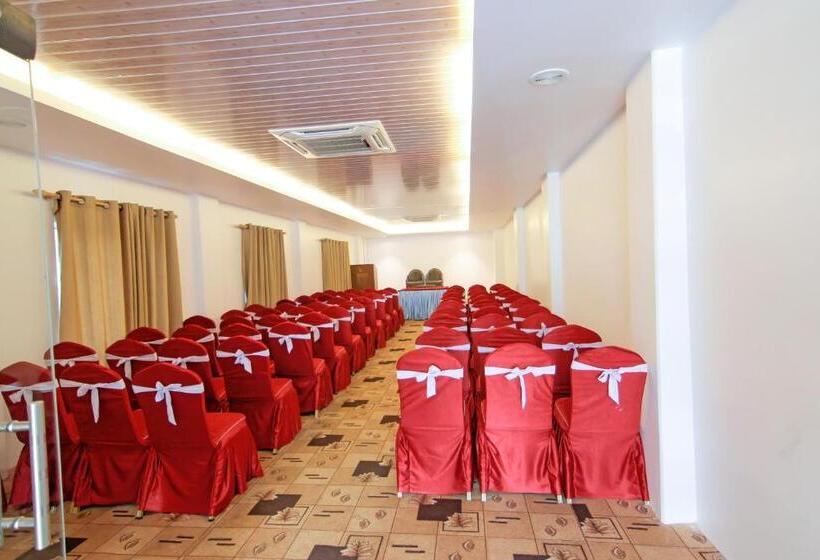 هتل Kuti Resort & Spa