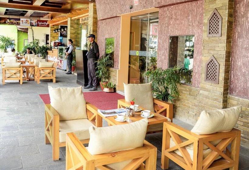 هتل Kuti Resort & Spa