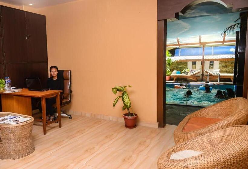 هتل Kuti Resort & Spa