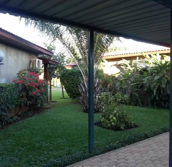 Planet Hotel Hollybum