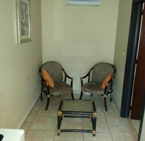 Planet Hotel Hollybum