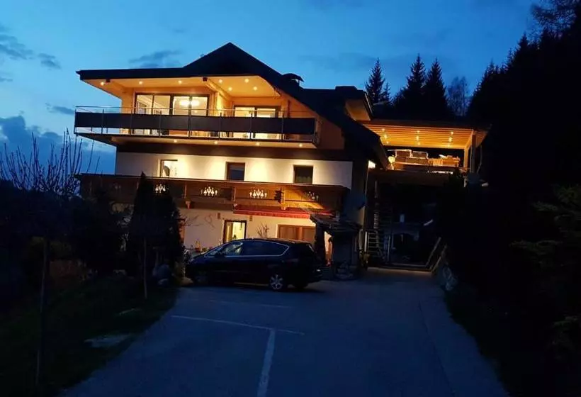 Aamiaismajoitus (B&B) Haus Berghof