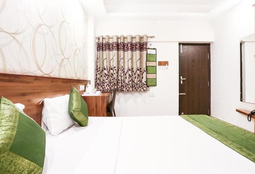 Hotel Treebo Comforts Inn, University Road Deralakatte